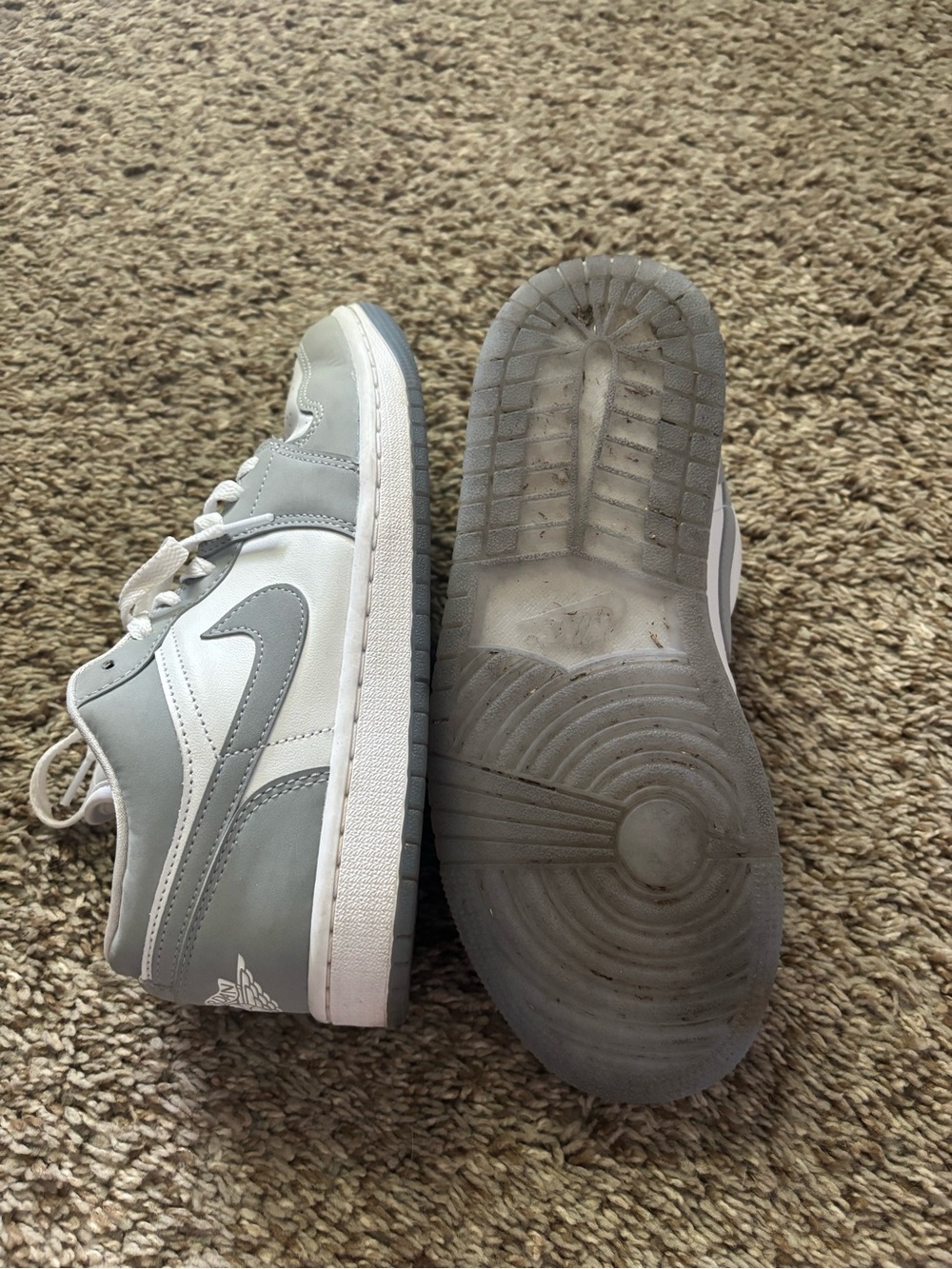 Nike Women's Gray and White Low-Top Sneakers